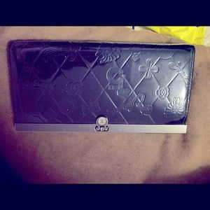 Coco Chanel Logo Wallet!!!It’s the logo wallet it’s really trendy.